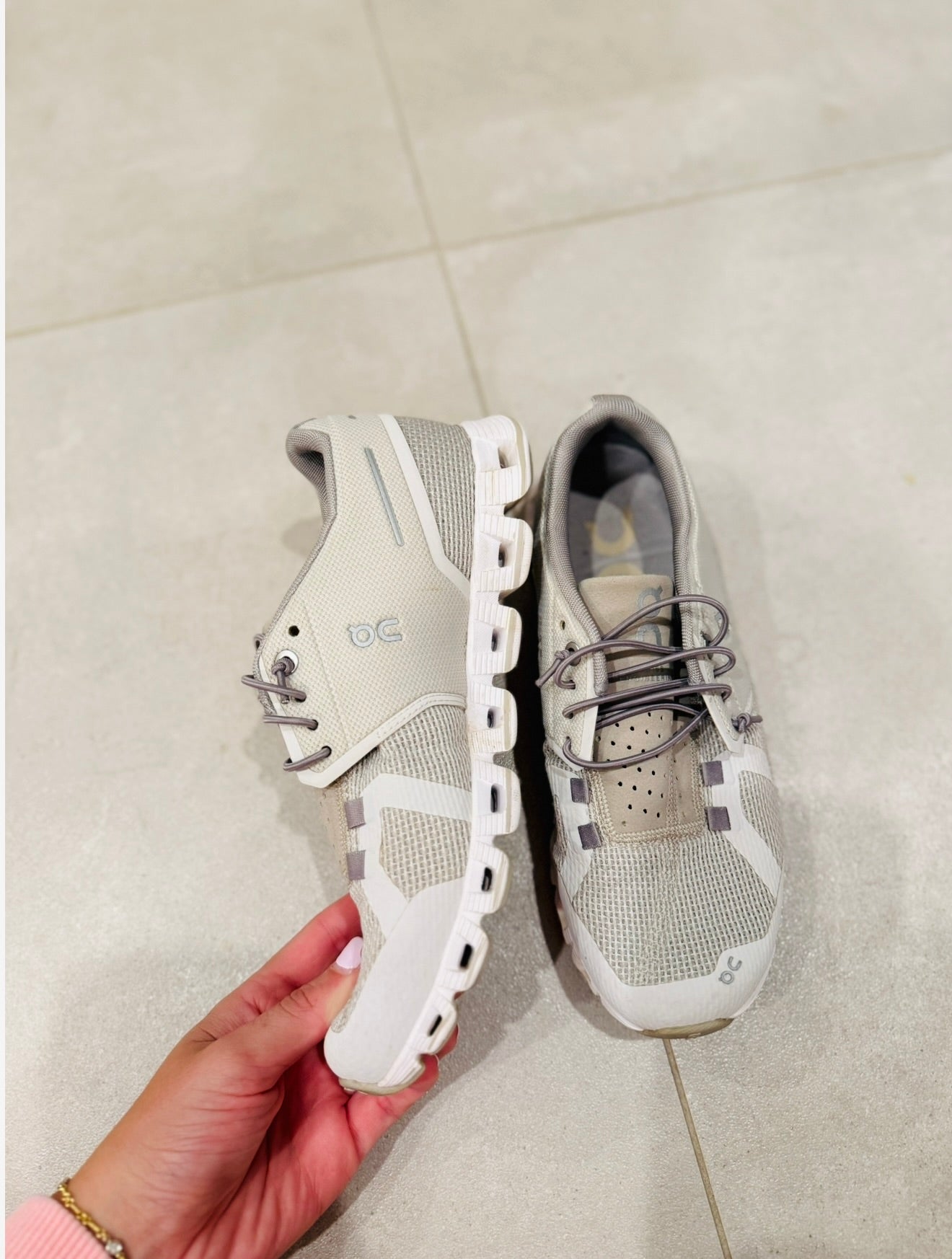 On Cloud Sneakers-Grey White