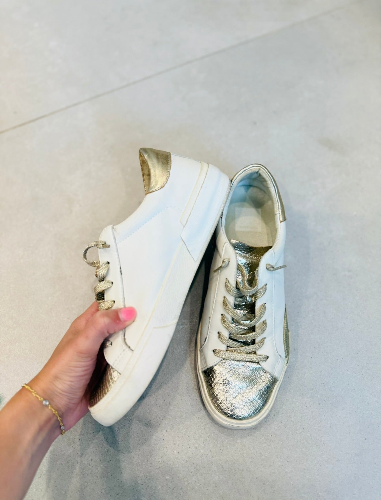 Zina Sneaker-Dolce Vita