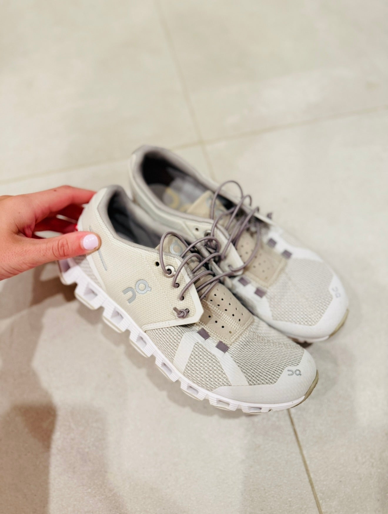 On Cloud Sneakers-Grey White