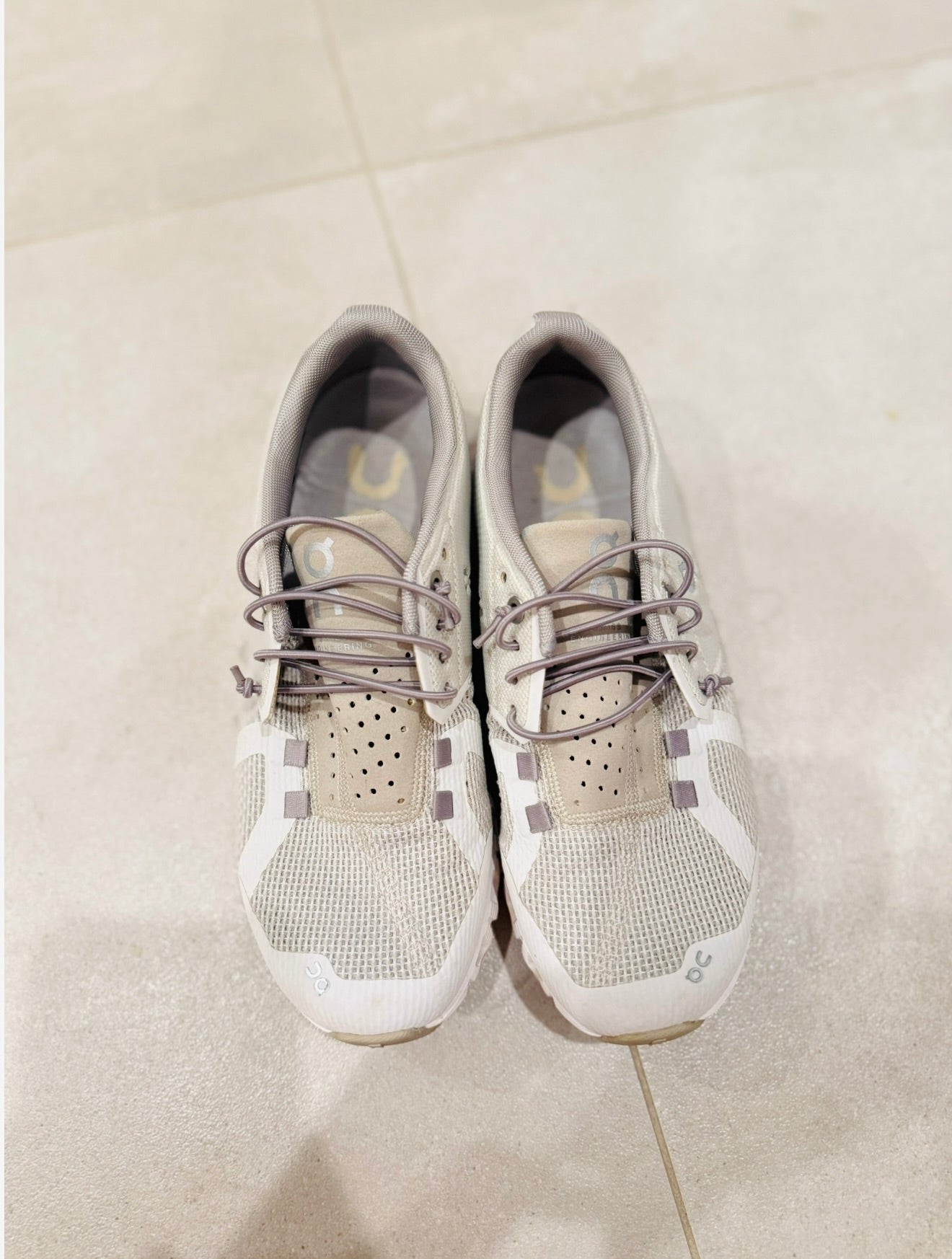 On Cloud Sneakers-Grey White