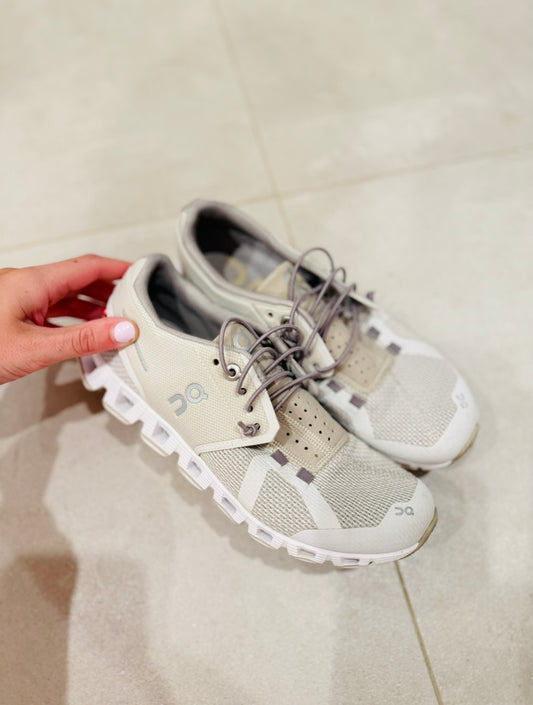 On Cloud Sneakers-Grey White